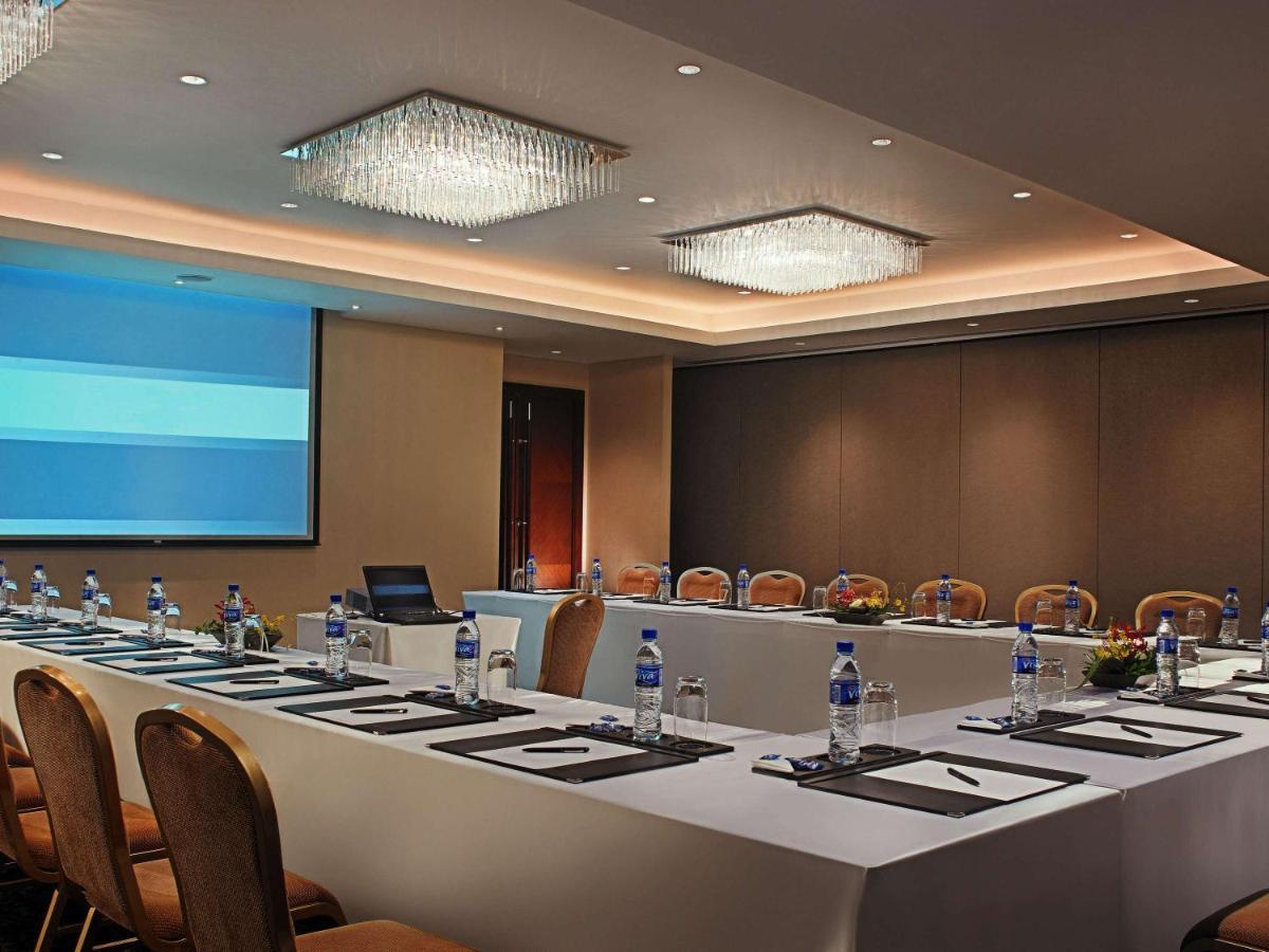 Joy Nostalg Hotel And Suites Manila Managed By The Ascott Limited Pasig City Bagian luar foto